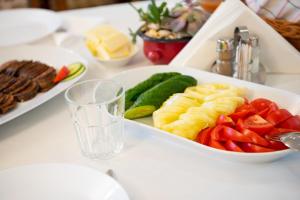 a plate of vegetables on a table with a glass at Szobi Malomkert Fogadó in Szob