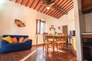 a living room with a blue couch and a table at Agriturismo La Pineta in Piana