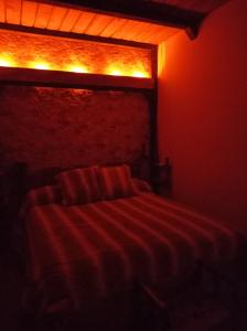 A bed or beds in a room at Casa rural khaleesi