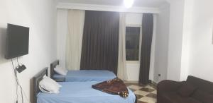 A television and/or entertainment centre at Studio pool view next to the Marina,Sheraton Plaza 320