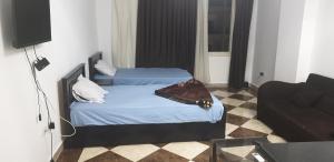 A bed or beds in a room at Studio pool view next to the Marina,Sheraton Plaza 320