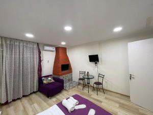 TV a/nebo společenská místnost v ubytování AA Hotel