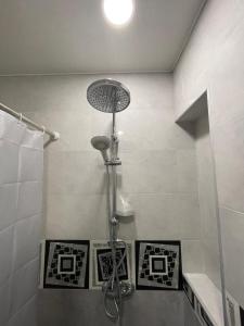 Koupelna v ubytování AA Hotel