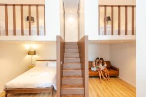 Cama ou camas em um quarto em Play Poshtel & Cafe'