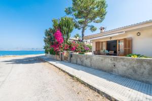 a house with a view of the ocean at Villa Manresa in Alcudia