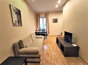 Televízia a/alebo spoločenská miestnosť v ubytovaní Abak Krakow Apartment