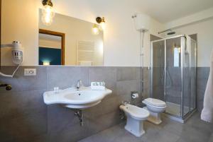 A bathroom at Villa Il Girasole