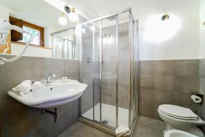 A bathroom at Villa Il Girasole