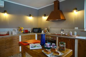 A kitchen or kitchenette at Villa Il Girasole