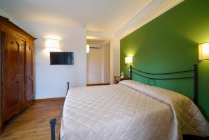 A bed or beds in a room at Villa Il Girasole