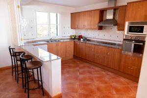 Kuchnia lub aneks kuchenny w obiekcie VILLA BINIBECA LIFE