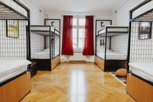 Postel nebo postele na pokoji v ubytování Party Hostel Zzz