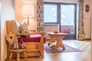 a living room with a couch and a table at Casa Rustica App Seceda in Ortisei