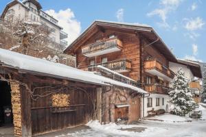 Casa Rustica App Seceda during the winter