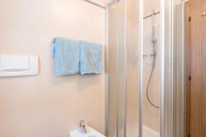 A bathroom at Casa Rustica App Seceda