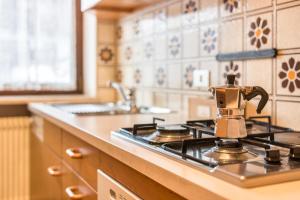 A kitchen or kitchenette at Casa Rustica App Seceda