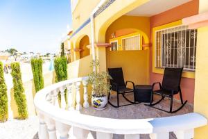 Balkón nebo terasa v ubytování Fabulous 3 Bed House with 4 communal pools