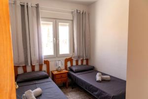 Postel nebo postele na pokoji v ubytování Fabulous 3 Bed House with 4 communal pools