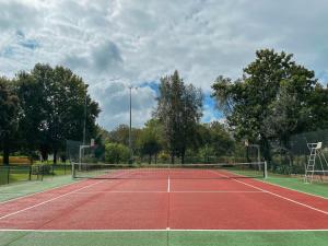 Tennis och/eller squashbanor vid eller i närheten av Quinta do Candeeira