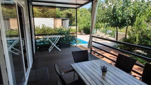 Bazén v ubytovaní Mobile homes Suha Punta alebo v jeho blízkosti