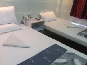 Postel nebo postele na pokoji v ubytování New Cosmos Hotel