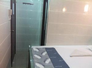 Phòng tắm tại New Cosmos Hotel