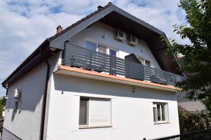 Budova, v ktorej sa apartmán nachádza