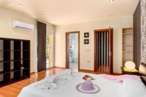 Postel nebo postele na pokoji v ubytování Villa Dorada - PlusHolidays