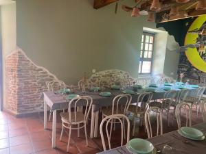 Reštaurácia alebo iné gastronomické zariadenie v ubytovaní Casa Rural Molino de Luna