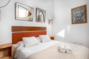 Posteľ alebo postele v izbe v ubytovaní SOHO ARTS DUPLEX CENTRO by AlohaMalaga