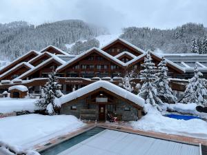 Foto da galeria de Newly renovated 7-9pers Luxury Chalet in Meribel Centre 85m2 3BR 3BA with stunning Mountain View em Méribel