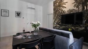 A television and/or entertainment centre at Cavour 82