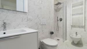 A bathroom at Cavour 82