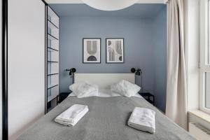 Posteľ alebo postele v izbe v ubytovaní Grand Apartments - Bastion Wałowa Modern Apartament Gdańsk