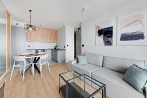 Kuchyňa alebo kuchynka v ubytovaní Grand Apartments - Bastion Wałowa Modern Apartament Gdańsk