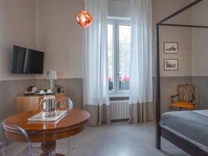 a bedroom with a table and a bed and a window at Maison boutique Matteotti in Matera