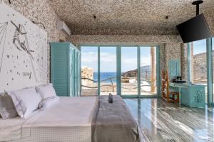 a hotel room with a bed and a window at Calilo in Manganari