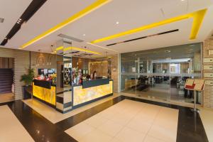 Vstupní hala nebo recepce v ubytování Albanian Star Hotel + 37 fotografií