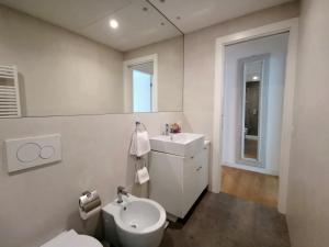 A bathroom at Casa Meltemi