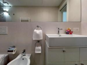 A bathroom at Casa Meltemi