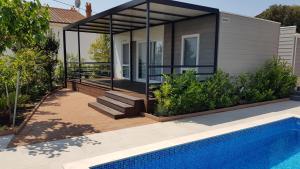Bazén v ubytovaní Mobile homes Suha Punta alebo v jeho blízkosti