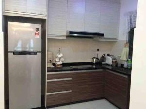 Cuisine ou kitchenette dans l'établissement Shuang Yang Sekinchan Homestay 3