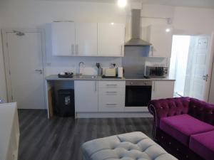 Inviting 1-Bed Ground Floor Apartment in Bolton, Bolton – posodobljene cene  za leto 2022