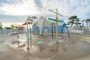 a water park with a water park at Sun Outdoors Ocean City in Ocean City +9 photos