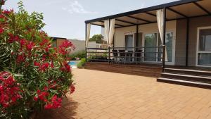 Vonkajšia záhrada v ubytovaní Mobile homes Suha Punta