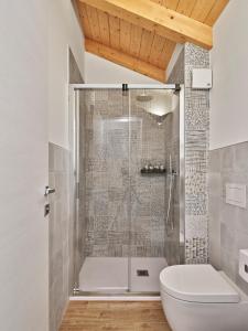 a bathroom with a shower and a toilet at Crocevia - Locanda carsica contemporanea in Trieste