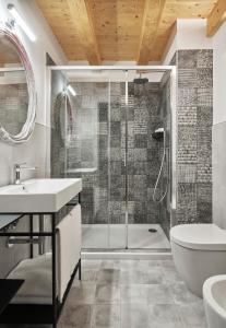 a bathroom with a shower and a toilet and a sink at Crocevia - Locanda carsica contemporanea in Trieste