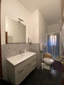 Kamar mandi di Emerald Fields