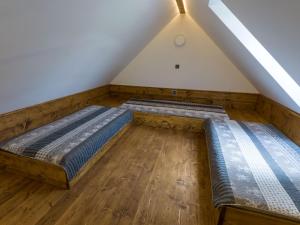 a room with two beds in a attic at Apartmán pod Pustým vrchem in Říčky