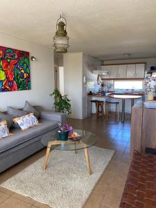 Kuchyň nebo kuchyňský kout v ubytování Departamento vista al mar en La Herradura + 52 fotografií